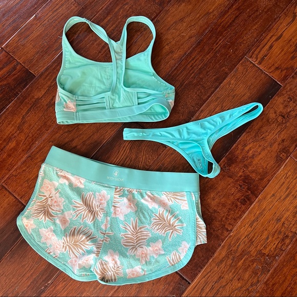 Body Glove Swim/Active top, matching shorts, and thong bikini bottom - Picture 4 of 5